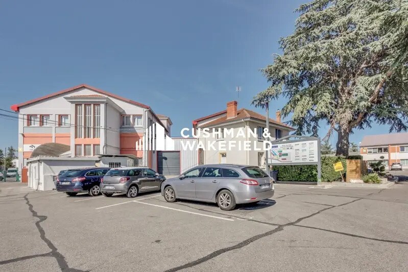 Light Industrial in Décines-Charpieu to rent - Building Photo - Image 2 of 16