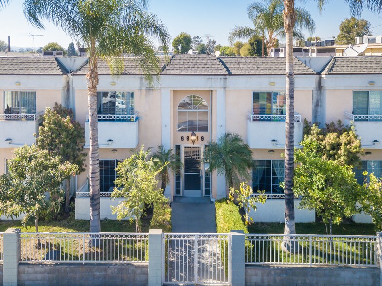 6919 Coldwater Canyon Ave, North Hollywood 91605 UK