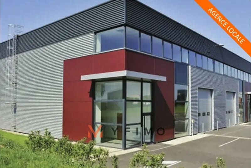 Light Industrial in Élancourt to rent Building Photo- Image 1 of 3