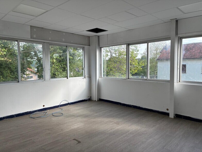 Office in SAINT-OUEN-L'AUMONE to rent - Interior Photo - Image 3 of 26