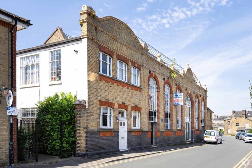 Anchor St, Chelmsford to rent - Primary Photo - Image 1 of 8