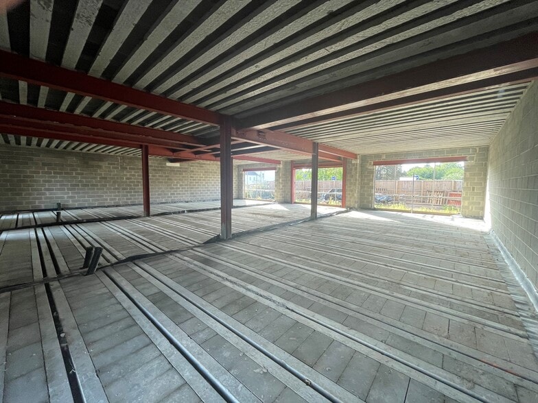 Doncaster Rd, Doncaster to rent - Interior Photo - Image 2 of 9