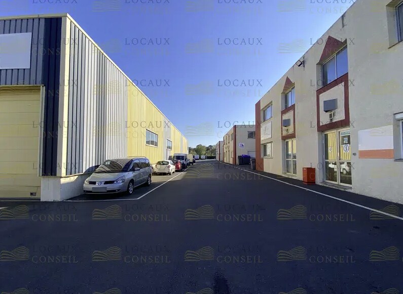 Light Industrial in Bezons to rent - Building Photo - Image 3 of 4