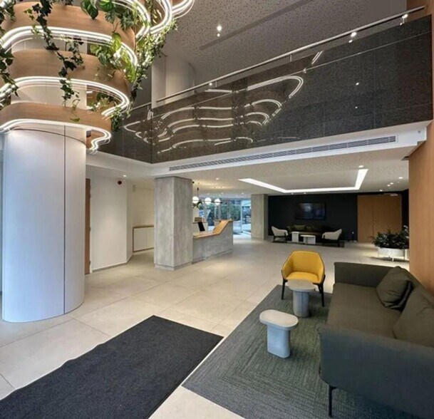 85-93 Rue Des Trois Fontanot, Nanterre to rent - Lobby - Image 3 of 5