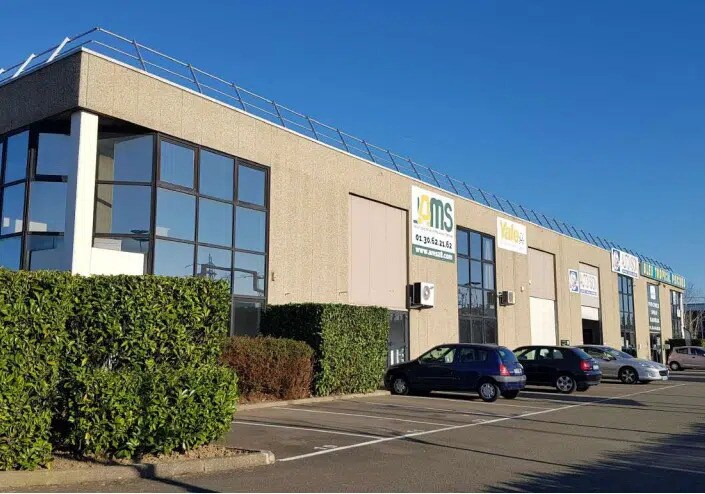 Industrial in Coignières to rent Building Photo- Image 1 of 4