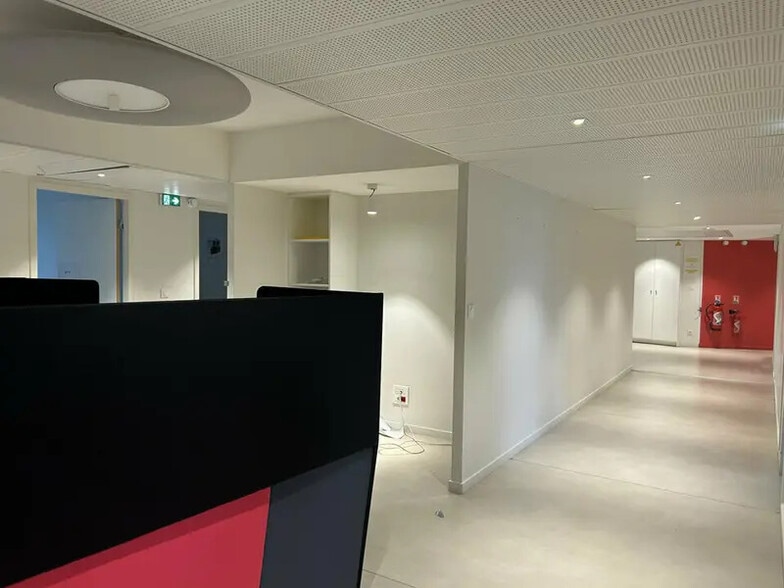 Office in Lyon for sale - Interior Photo - Image 3 of 12