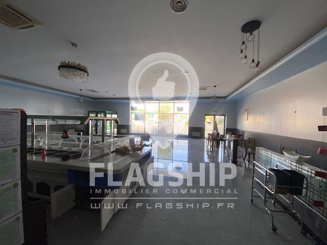 Retail in L'ISLE-ADAM to rent Interior Photo- Image 1 of 10
