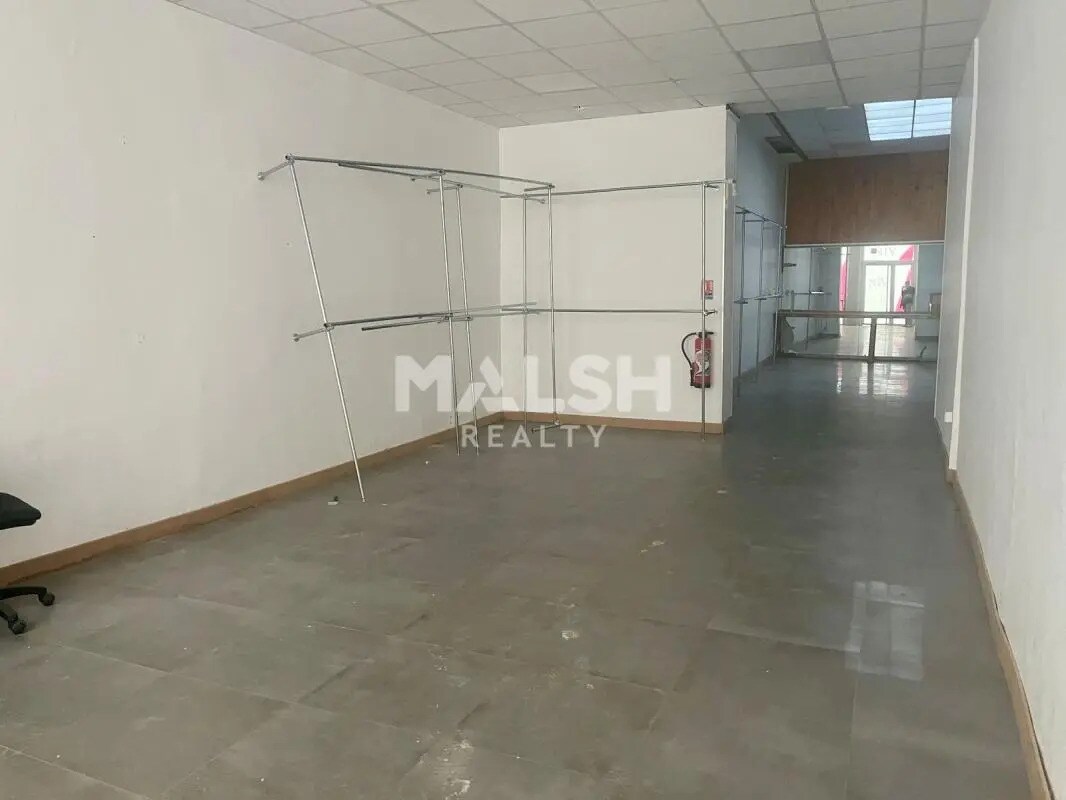 Retail in Lyon to rent Interior Photo- Image 1 of 7
