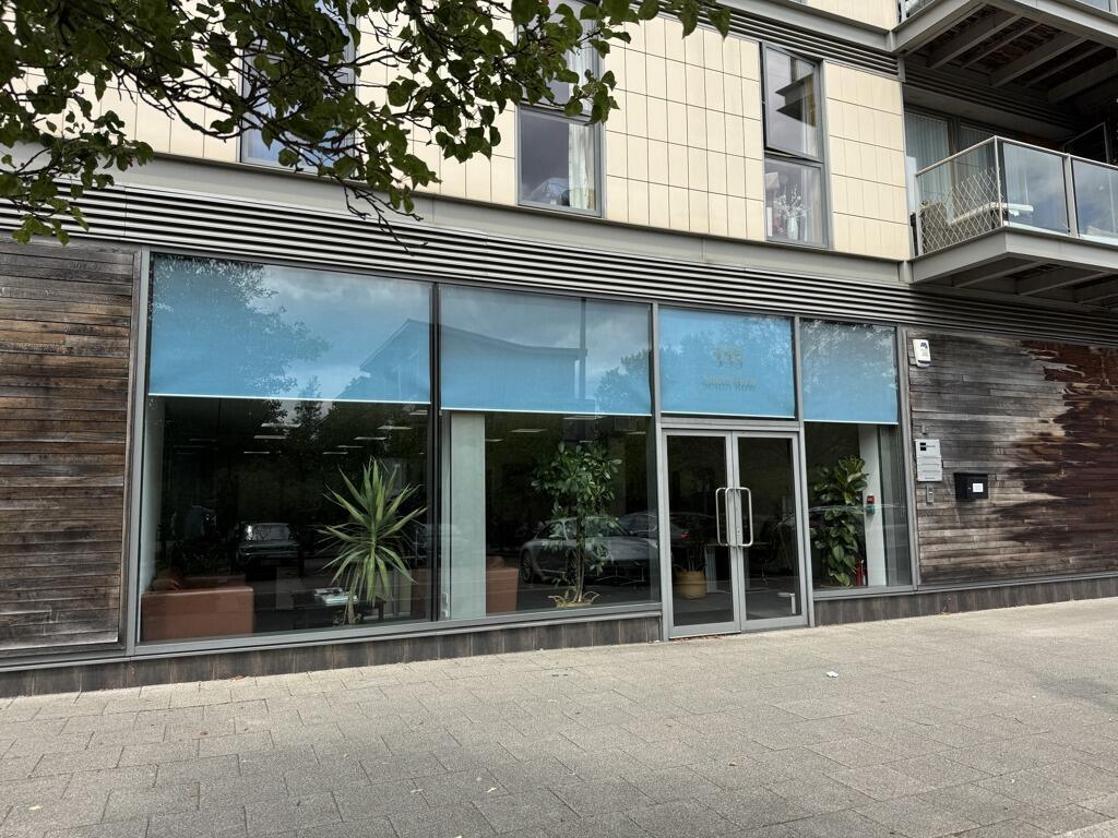 335 South Row, Milton Keynes to rent Building Photo- Image 1 of 2