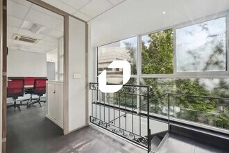 Office in Enghien-les-Bains to rent Interior Photo- Image 1 of 4