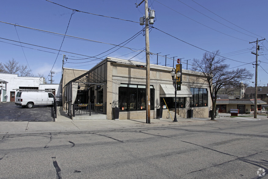 7754 W Harwood Ave, Milwaukee, WI for sale - Building Photo - Image 2 of 2