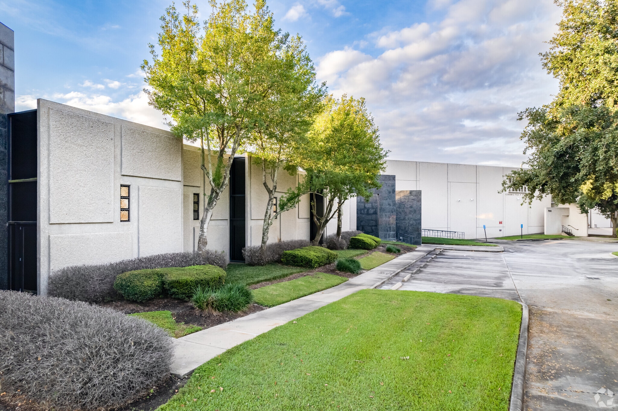 7055 Old Katy Rd, Houston, TX for rent Building Photo- Image 1 of 25