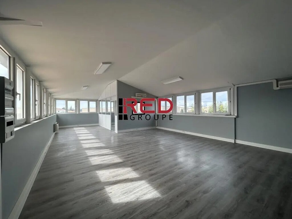 Location Bureaux 100 m² - Photo 1