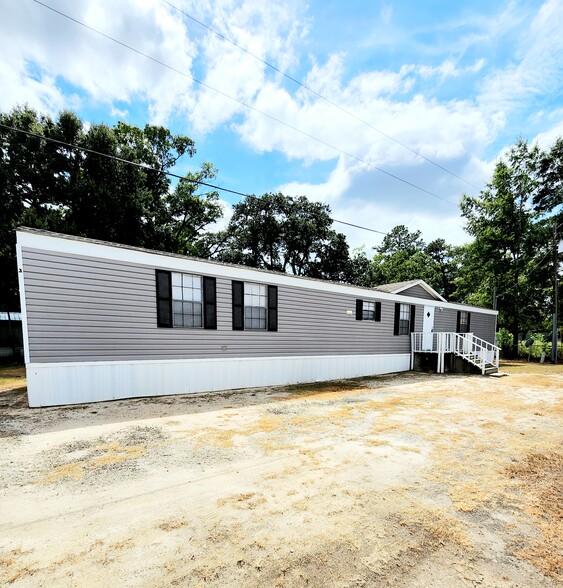 203 W Conyers Street Florence SC 29505 portfolio of 2 properties for sale on LoopNet.co.uk - Building Photo - Image 2 of 23