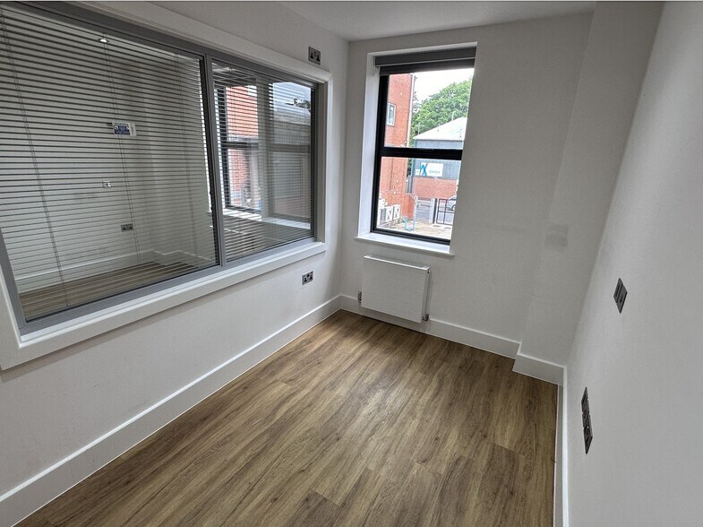 43A Hornsey Park Rd, London for rent - Interior Photo - Image 3 of 8