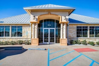 1200 Crawford Ave, Granbury, TX to rent Interior Photo- Image 1 of 31