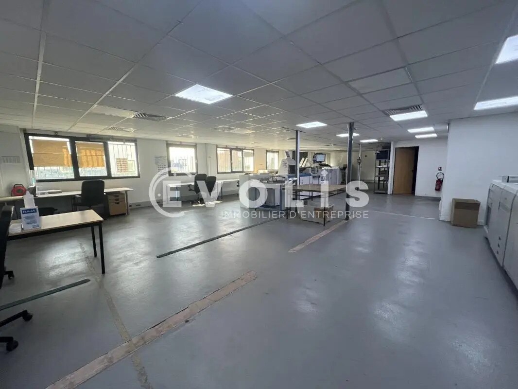 Light Industrial in Neuilly-Plaisance for sale Interior Photo- Image 1 of 10