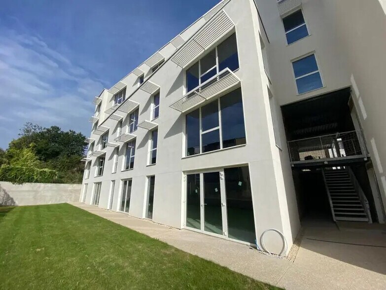 Office in Cachan to rent - Building Photo - Image 1 of 11