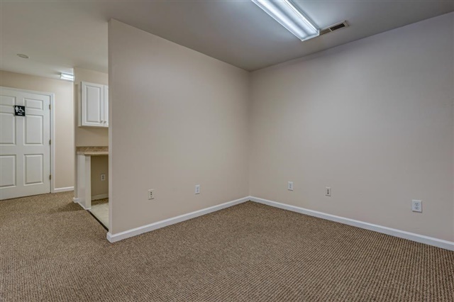 4119 Franklin Rd, Roanoke, VA for rent - Interior Photo - Image 2 of 4