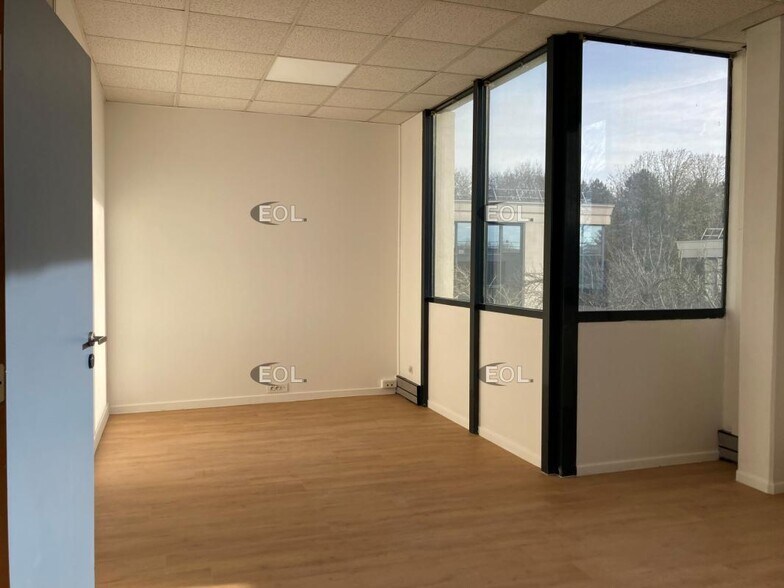 Office in Créteil to rent - Interior Photo - Image 2 of 6