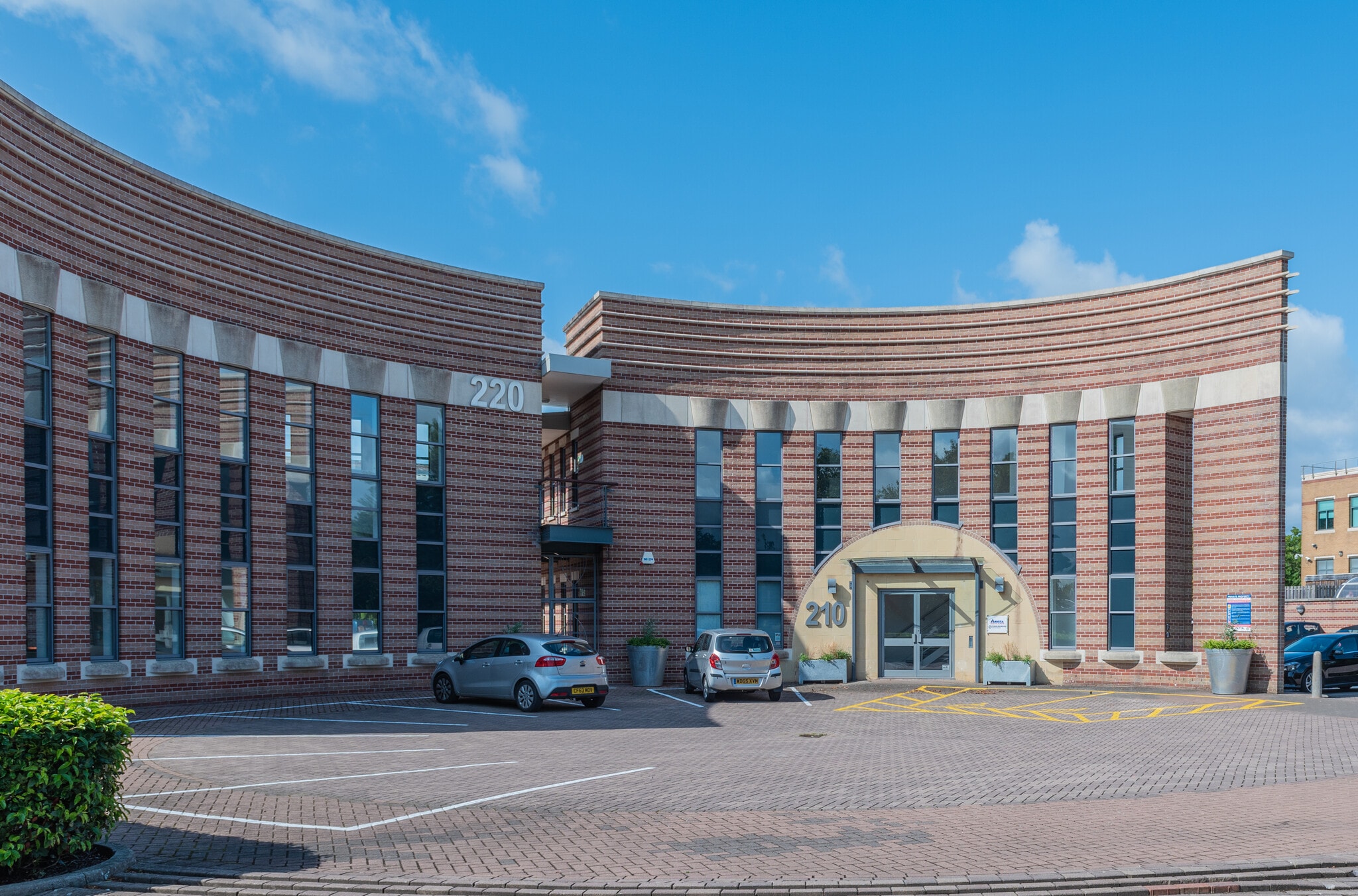 200-240 Park Ave, Almondsbury to rent Building Photo- Image 1 of 3