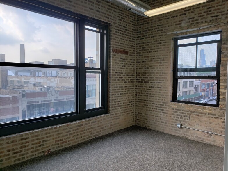 2241-2245 S Michigan Ave, Chicago, IL for sale - Interior Photo - Image 3 of 10