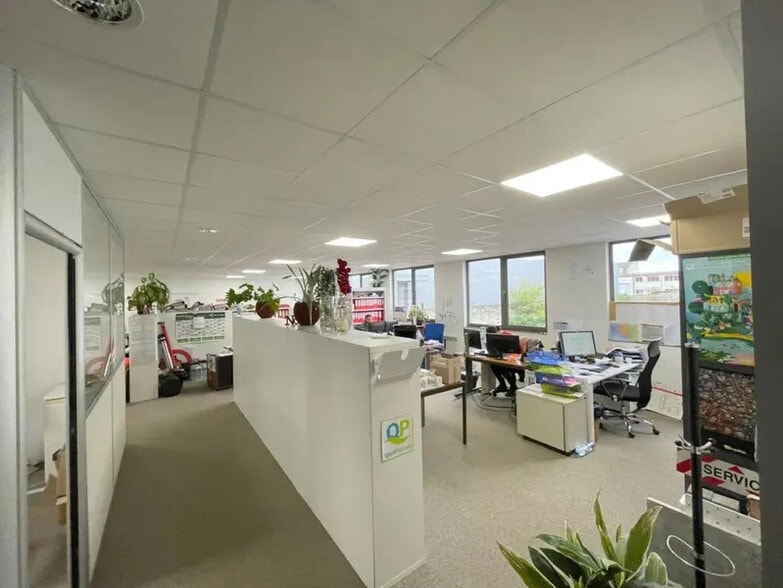 Office in Argenteuil to rent - Interior Photo - Image 2 of 8