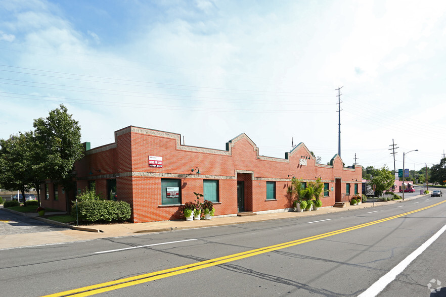 8780 Big Bend Blvd, Webster Groves, MO for sale - Primary Photo - Image 1 of 1