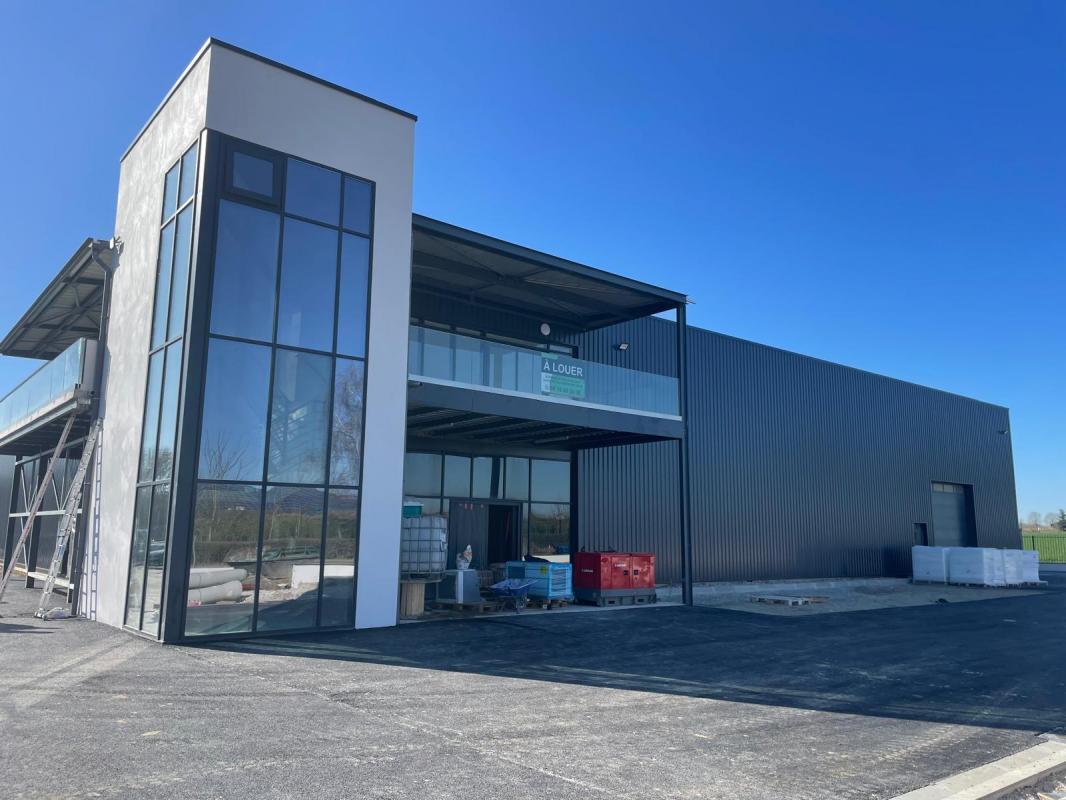 Light Industrial in Villeneuve-sous-Dammartin to rent Building Photo- Image 1 of 16
