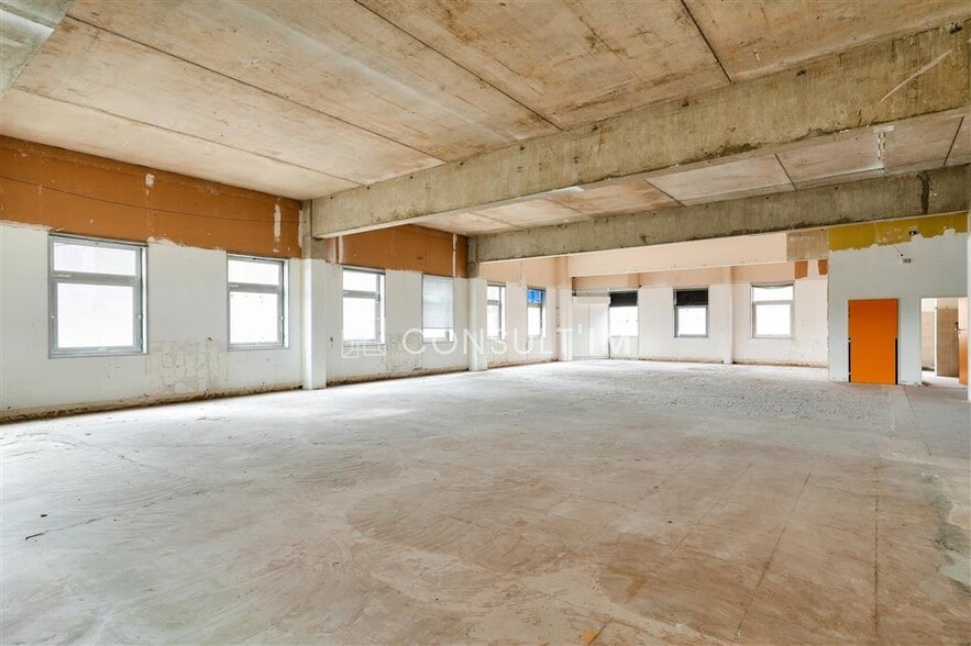Office in Saint-Cloud to rent - Interior Photo - Image 2 of 6