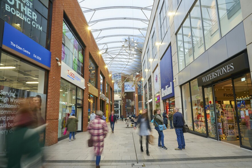 Market Square Mall, High Wycombe to rent - Building Photo - Image 2 of 20