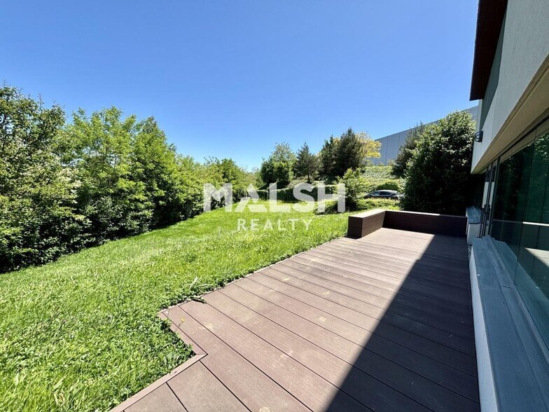 Office in CHAMPAGNE-AU-MONT-D'OR for sale - Building Photo - Image 2 of 13