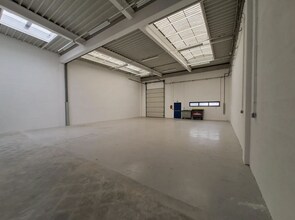 Light Industrial in Moissy-Cramayel to rent Interior Photo- Image 1 of 6