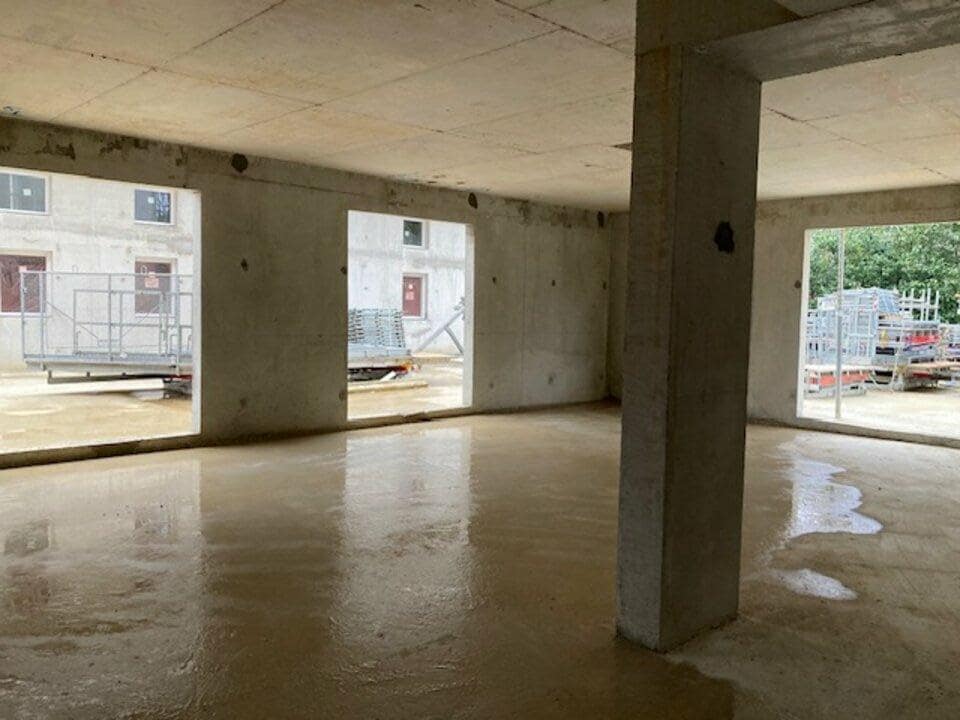 Retail in Morsang-sur-Orge to rent Construction Photo- Image 1 of 13