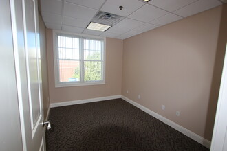 9 Summer St, Franklin, MA for rent Interior Photo- Image 2 of 3