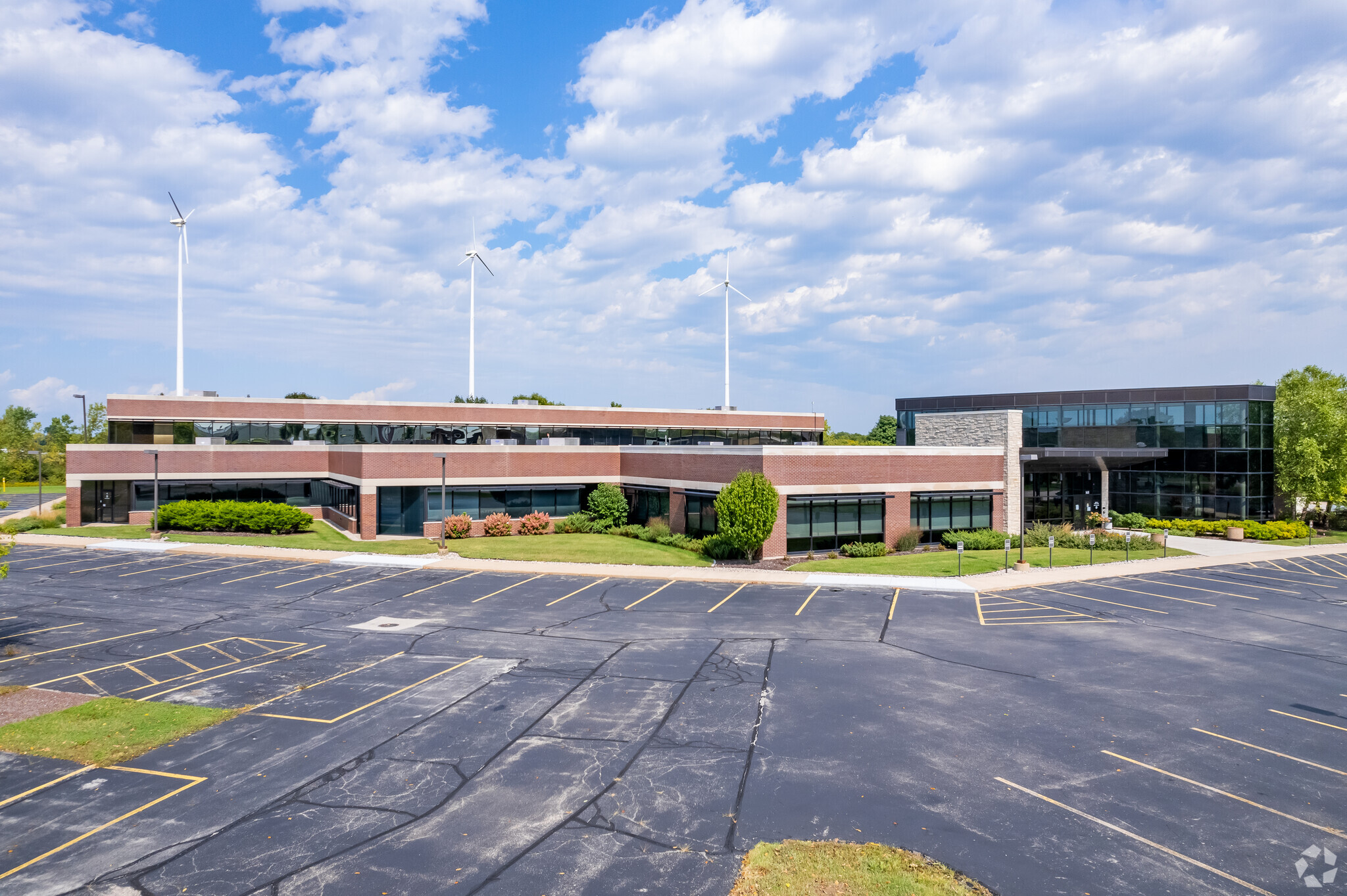 1451 McMahon Dr, Neenah, WI for rent Building Photo- Image 1 of 11