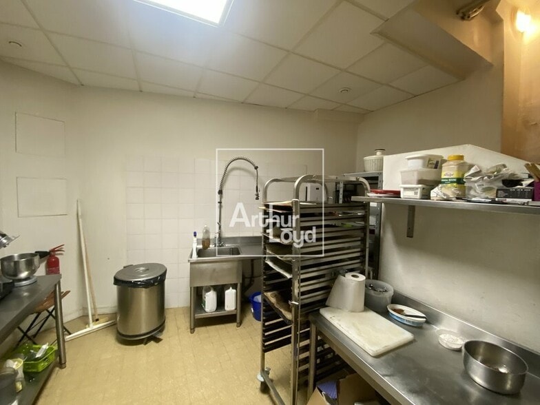 Retail in Melun for sale - Interior Photo - Image 2 of 2