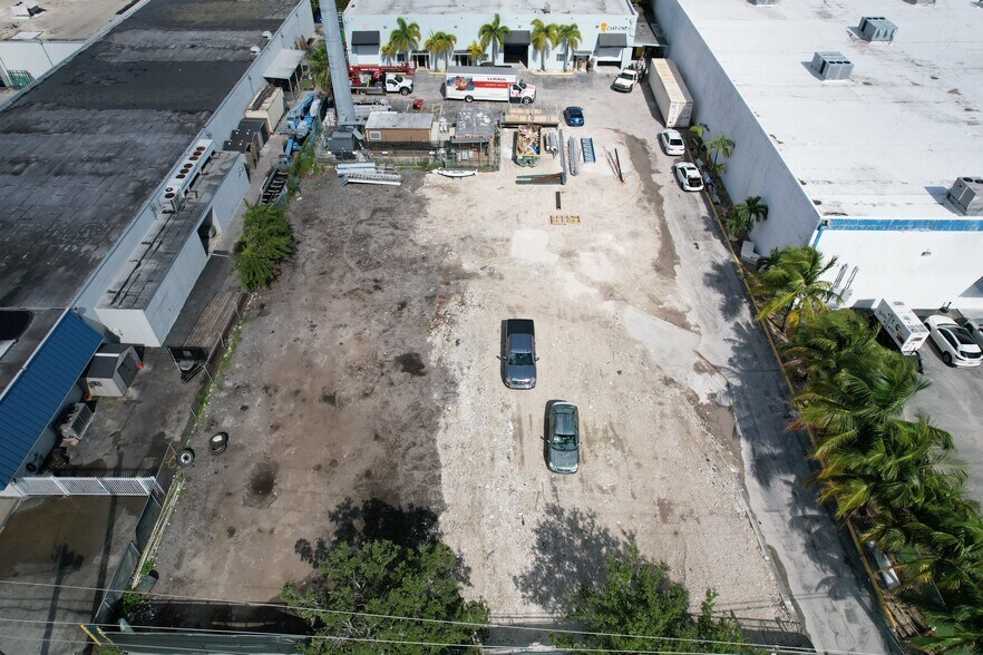 8309 NW 70th St, Miami, FL for sale - Primary Photo - Image 1 of 1