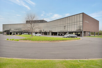 800 Enterprise Dr, Oak Brook, IL for rent Building Photo- Image 1 of 37