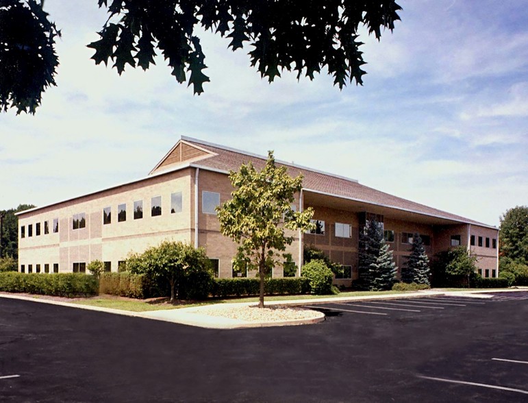 2000 Aerospace Pky, Brook Park, OH for rent - Building Photo - Image 2 of 2