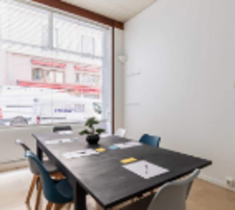 Retail in Lyon to rent Interior Photo- Image 1 of 6