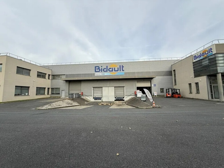 Light Industrial in Gennevilliers to rent - Building Photo - Image 3 of 12