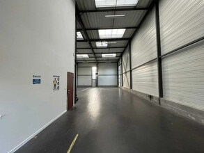 Light Industrial in Saint-Priest to rent Interior Photo- Image 2 of 15