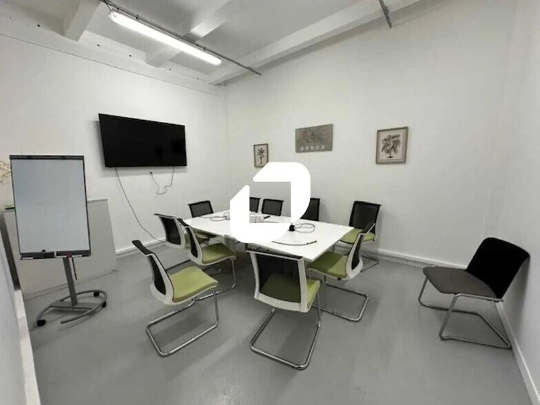 Light Industrial in Bezons to rent - Interior Photo - Image 2 of 10