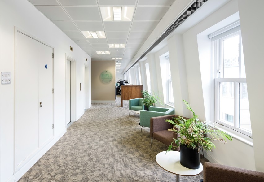 21-26 Garlick Hl, London to rent - Interior Photo - Image 3 of 13