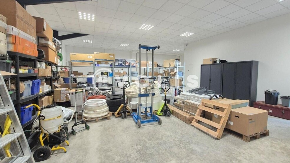 Light Industrial in Serris for sale - Building Photo - Image 2 of 9