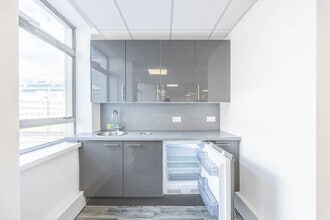 27-37 St. Georges Rd, London to rent Interior Photo- Image 1 of 1