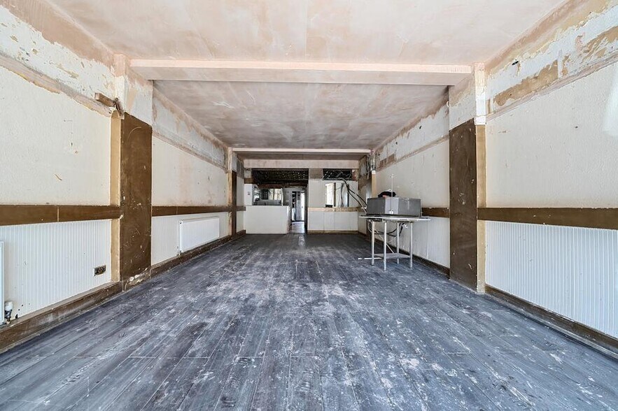 52 Bridge St, Pinner to rent - Building Photo - Image 3 of 10