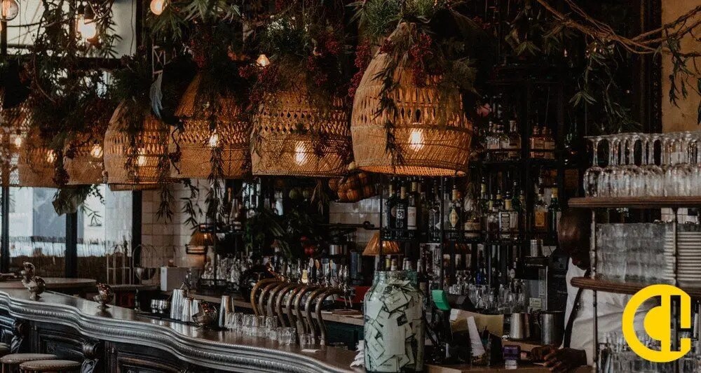 Retail in Lyon to rent Building Photo- Image 1 of 2