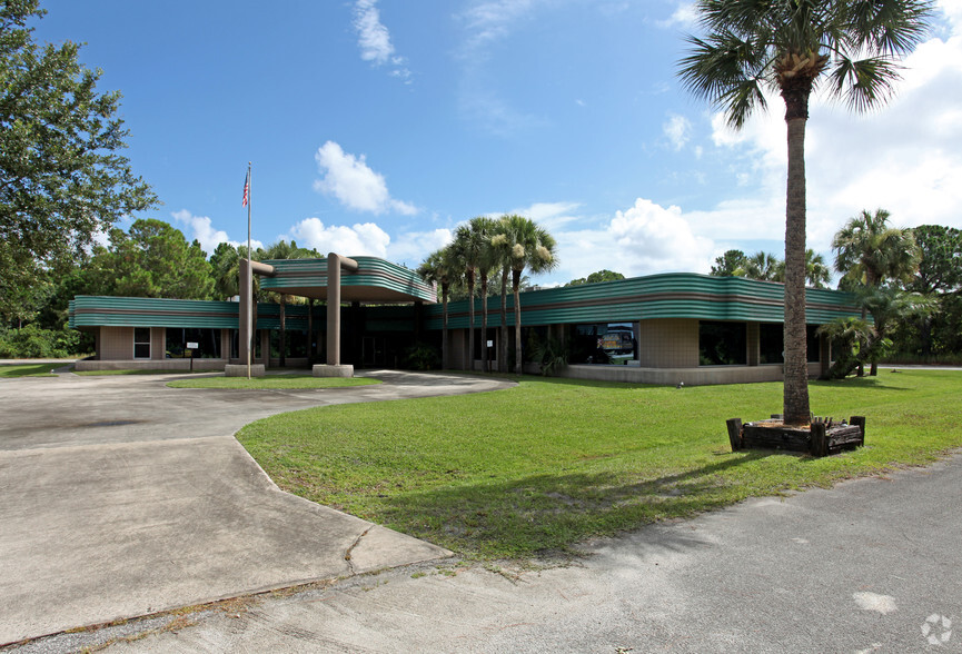 5195 S Washington Ave, Titusville, FL for rent - Building Photo - Image 1 of 38